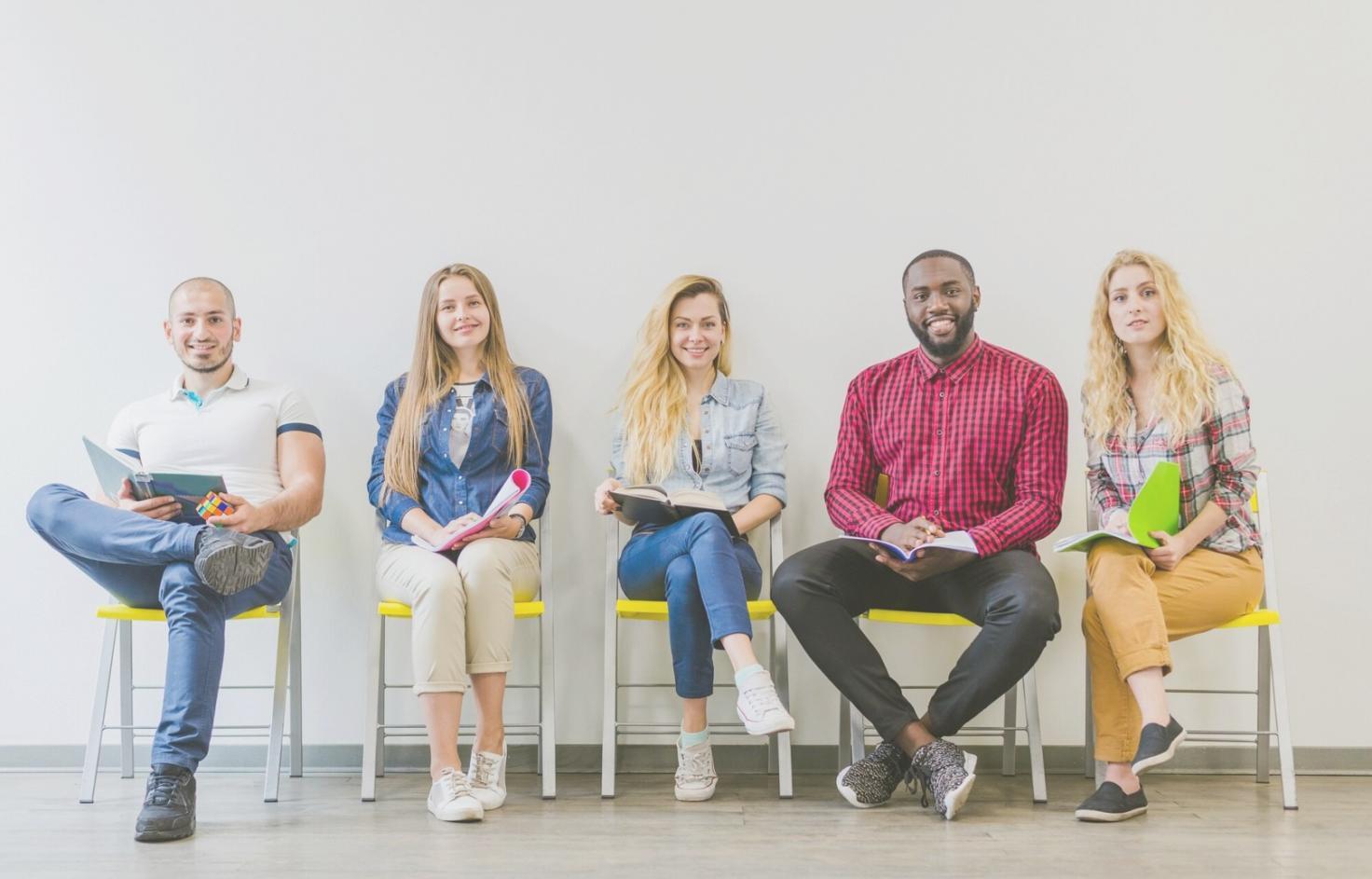 Arbeitsplatz für Fernlernen mit strukturierten Lernmaterialien